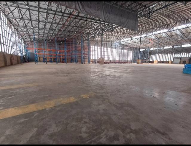 22,510M² WAREHOUSE TO LET IN COSMO CITY
